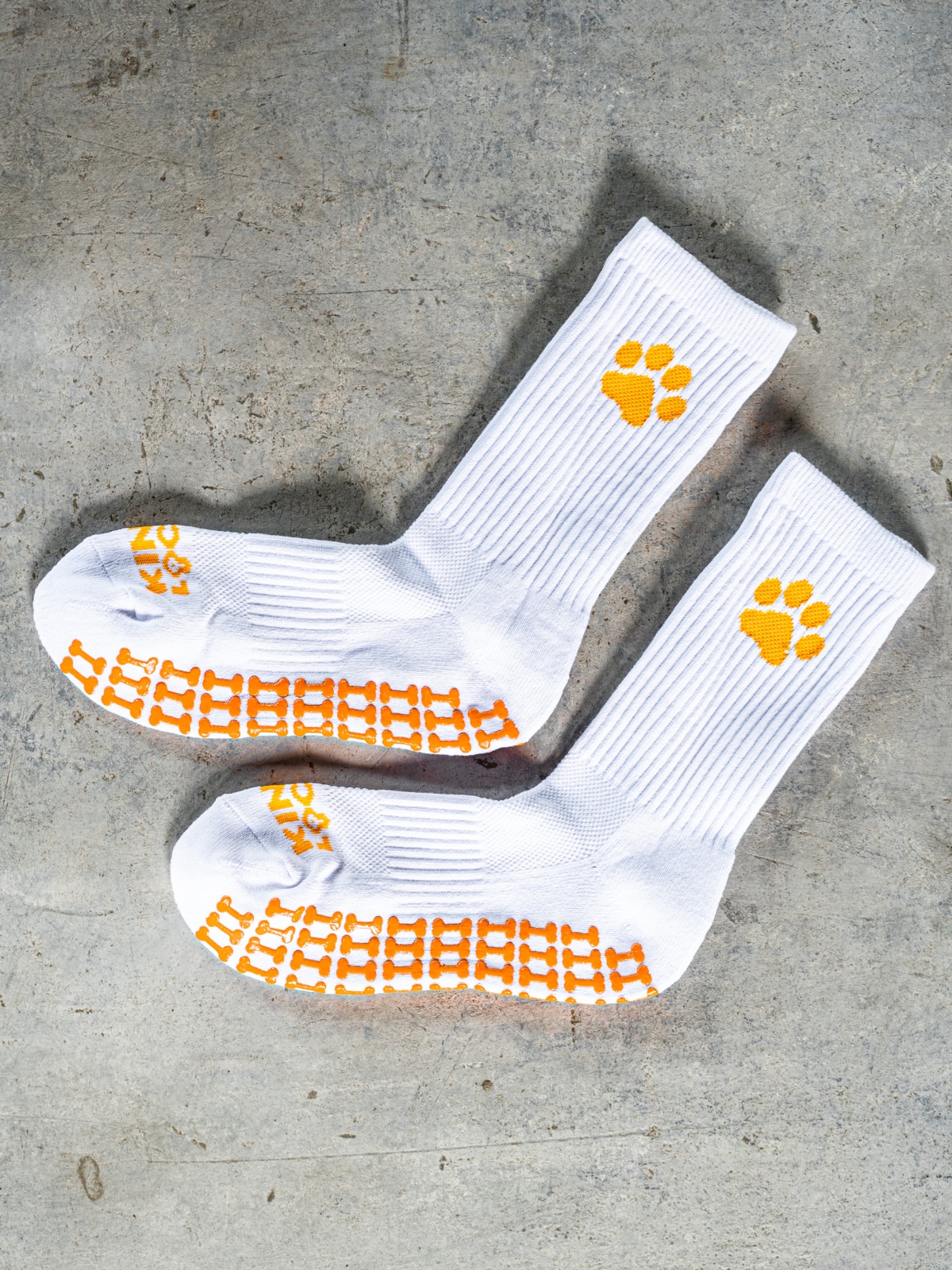 PUPPY ORANGE GRIP SPORT SOCKS 2 puppy grip socks 6 z 56 KINKY LOCKED - FETISH GEAR FOR EVERYONE