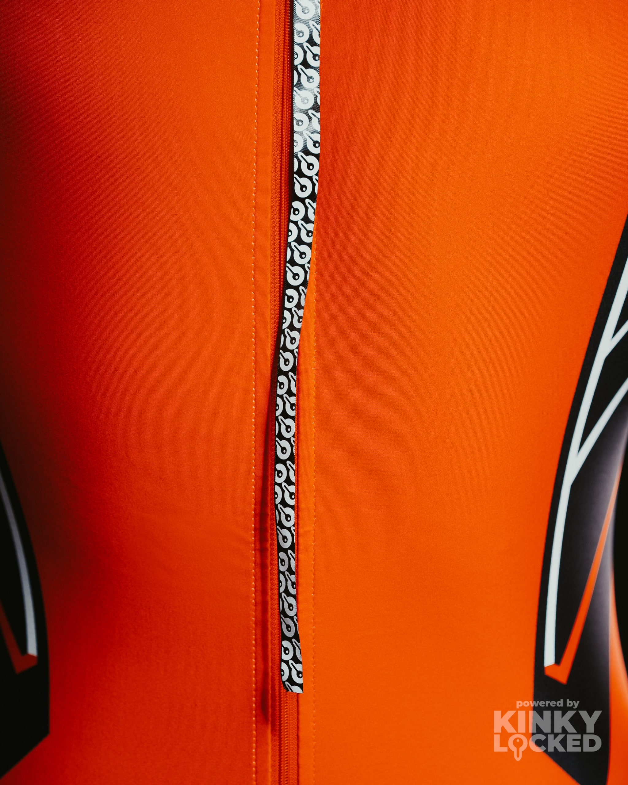 KINKYLOCKED-SURFSUIT (24 z 26) KINKYLOCKED SURFSUIT 24 z 26 scaled KINKY LOCKED - FETISH GEAR FOR EVERYONE